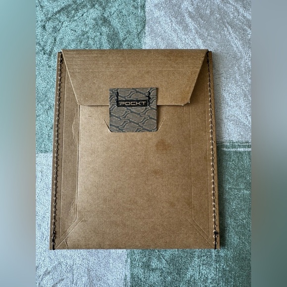 New POCKT Surf Inspired Striped Card Holder - Picture 4 of 6